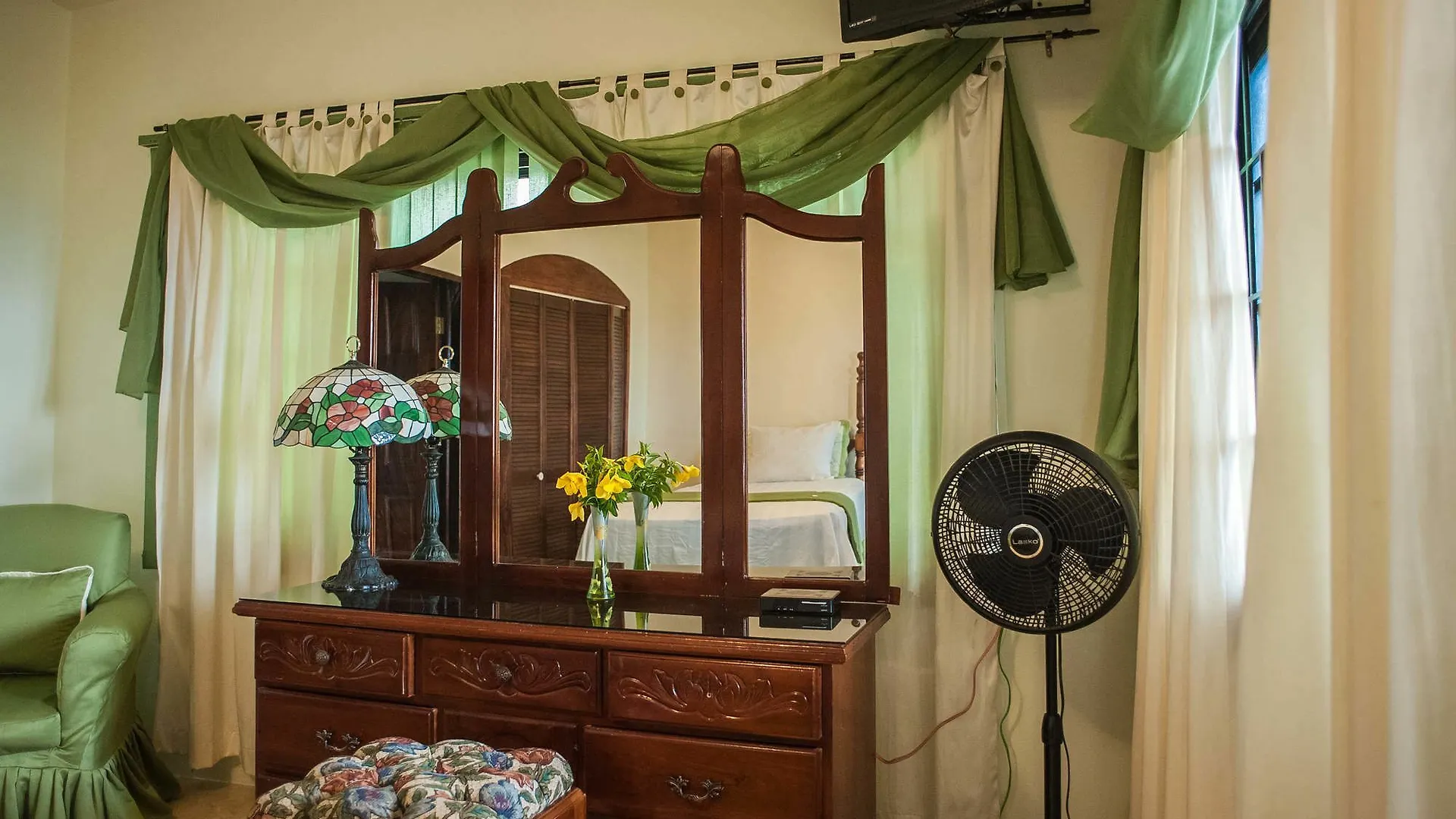 Villa Clarridge Hall Guesthouse Montego Bay Jamaica