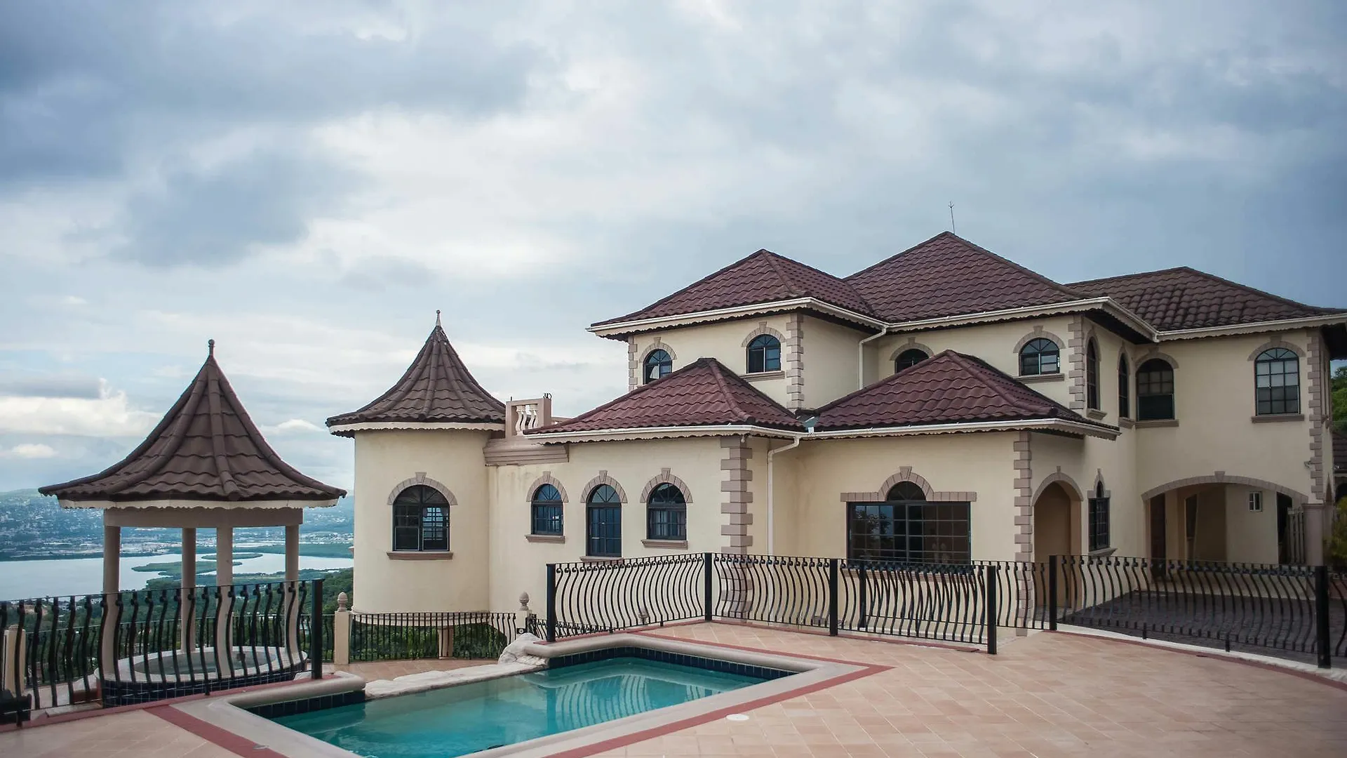 Clarridge Hall Guesthouse Montego Bay Villa